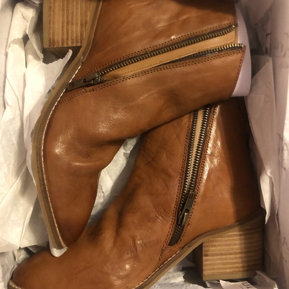 Diba True - Brand New size 6 bootie - Picture 1 of 5
